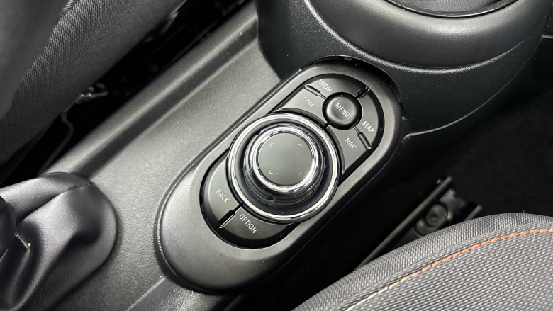 MINI Hatchback 1.5 Cooper Classic 3dr Auto [Comfort/Nav Pack] Petrol Hatchback